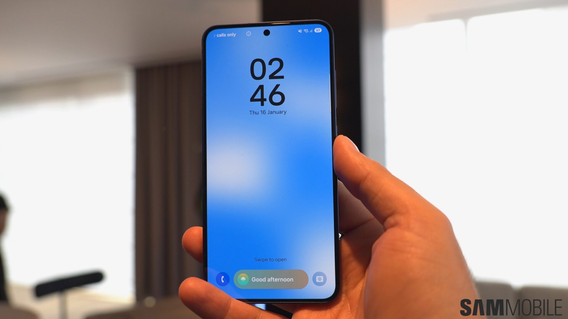 Samsung Galaxy S25 Display Curved Corners