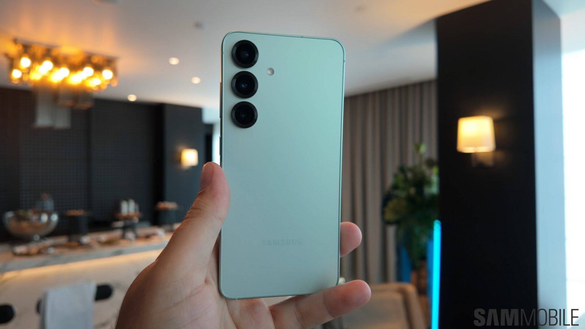 Samsung Galaxy S25 Plus Mint Color Rear Camera Design